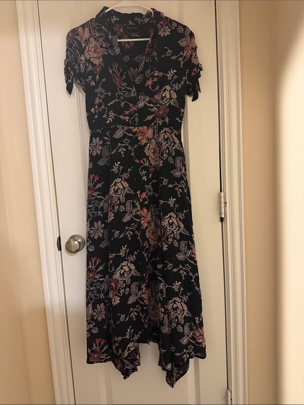 Women's Black Floral Midi Dress - Urban Outfitters